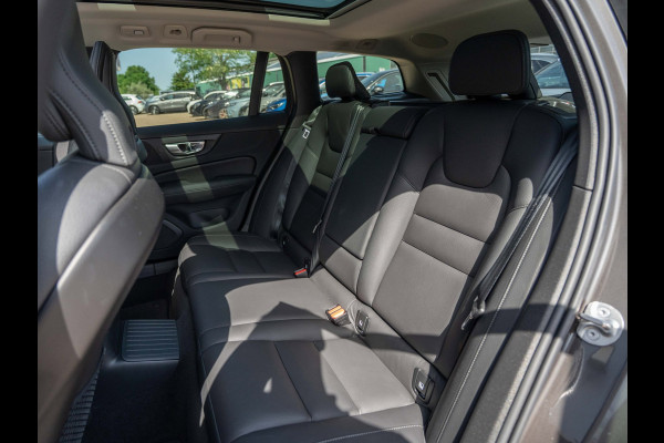 Volvo V60 2.0 T6 Plug-in hybrid AWD Plus Dark | Pano | Surround View | H/K Sound
