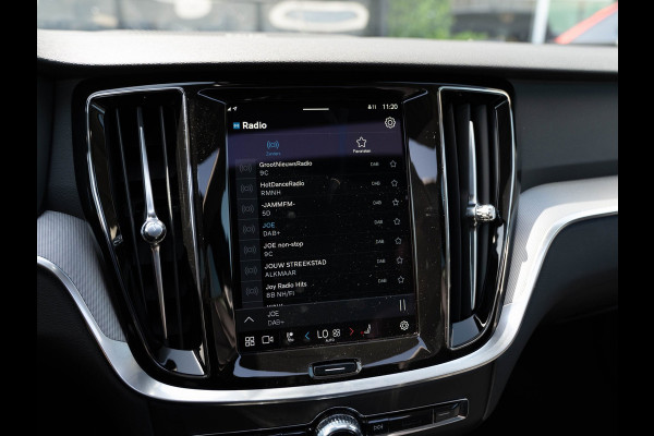 Volvo V60 2.0 T6 Plug-in hybrid AWD Plus Dark | Pano | Surround View | H/K Sound