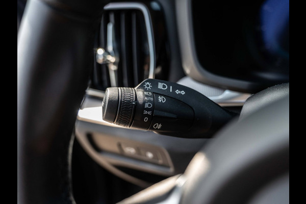 Volvo V60 2.0 T6 Plug-in hybrid AWD Plus Dark | Pano | Surround View | H/K Sound