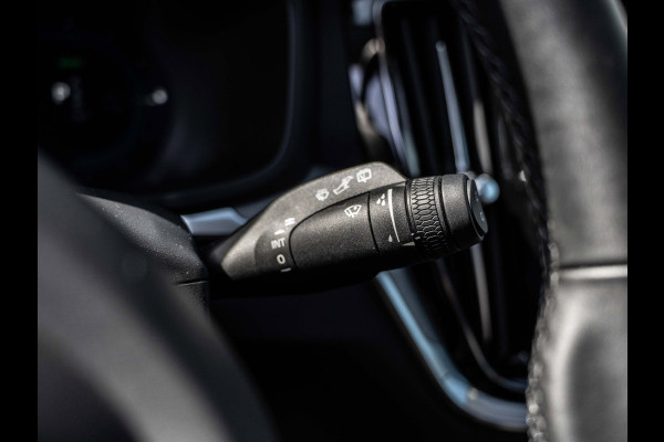 Volvo V60 2.0 T6 Plug-in hybrid AWD Plus Dark | Pano | Surround View | H/K Sound