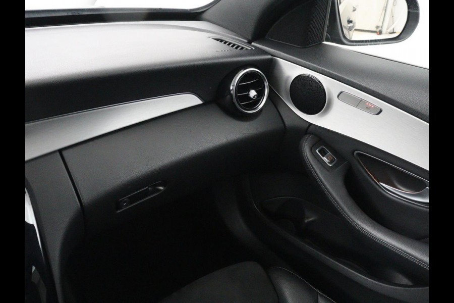 Mercedes-Benz C-Klasse 160 AMG | Stoelverwarming | Leder/Alcantara | Camera | Park Assist | Full LED | Elektrische stoelen | Navigatie | Climate control | Cruise control | Bluetooth
