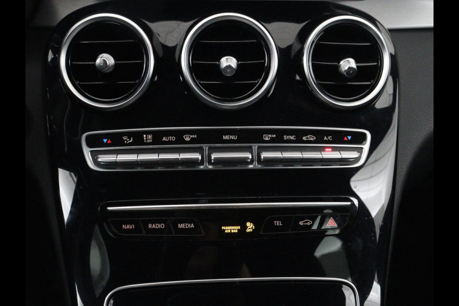 Mercedes-Benz C-Klasse 160 AMG | Stoelverwarming | Leder/Alcantara | Camera | Park Assist | Full LED | Elektrische stoelen | Navigatie | Climate control | Cruise control | Bluetooth