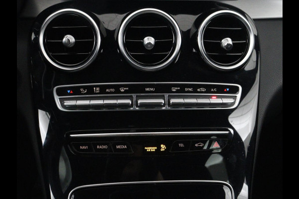Mercedes-Benz C-Klasse 160 AMG | Stoelverwarming | Leder/Alcantara | Camera | Park Assist | Full LED | Elektrische stoelen | Navigatie | Climate control | Cruise control | Bluetooth