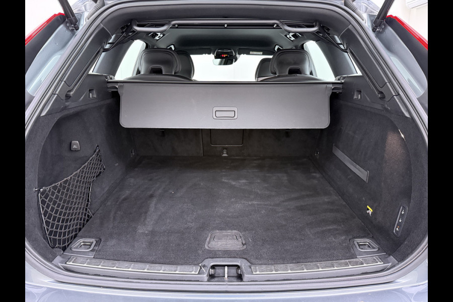 Volvo XC60 T5 251PK Autom. Inscription R-design Trekhaak Navi Ecc Cruise Control Pdc Stoelverwarming Elek.Achterklep Active Bochtenverlichting Lmv Collision Avoidance Road Sign Info Bluetooth