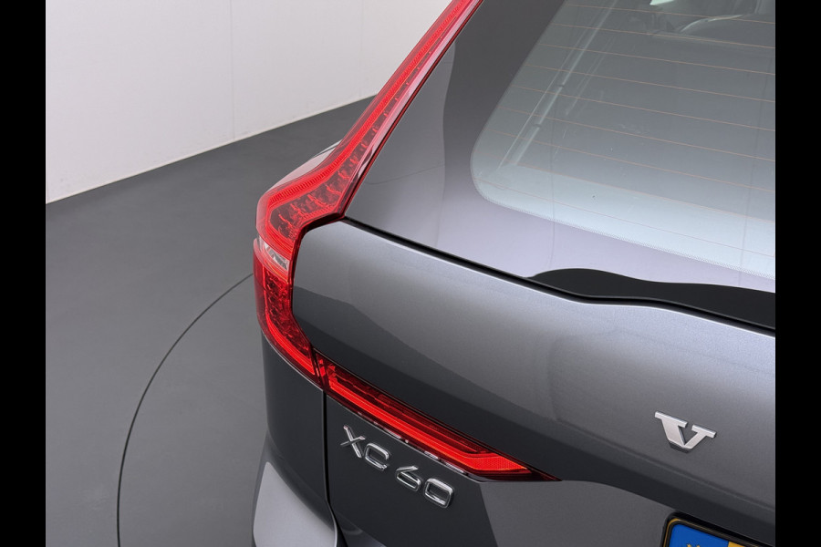 Volvo XC60 T5 251PK Autom. Inscription R-design Trekhaak Navi Ecc Cruise Control Pdc Stoelverwarming Elek.Achterklep Active Bochtenverlichting Lmv Collision Avoidance Road Sign Info Bluetooth