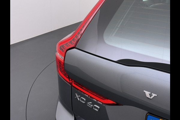 Volvo XC60 T5 251PK Autom. Inscription R-design Trekhaak Navi Ecc Cruise Control Pdc Stoelverwarming Elek.Achterklep Active Bochtenverlichting Lmv Collision Avoidance Road Sign Info Bluetooth
