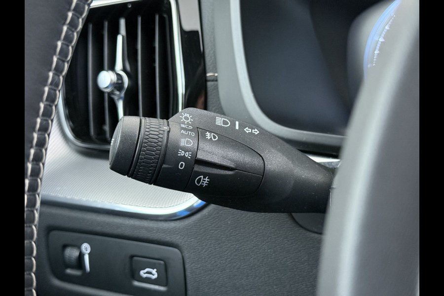 Volvo XC60 T5 251PK Autom. Inscription R-design Trekhaak Navi Ecc Cruise Control Pdc Stoelverwarming Elek.Achterklep Active Bochtenverlichting Lmv Collision Avoidance Road Sign Info Bluetooth