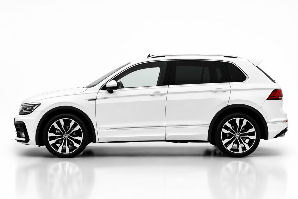 Volkswagen Tiguan 1.5 TSI ACT R-Line | TREKHAAK | CAMERA | STOELVERWARMING | NAP | PANORAMADAK