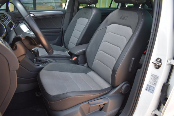 Volkswagen Tiguan 1.5 TSI ACT R-Line | TREKHAAK | CAMERA | STOELVERWARMING | NAP | PANORAMADAK