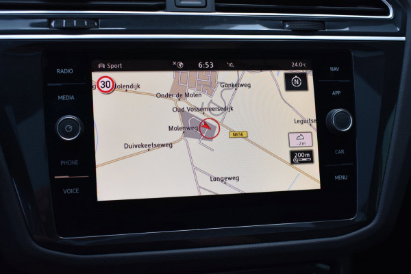 Volkswagen Tiguan 1.5 TSI ACT R-Line | TREKHAAK | CAMERA | STOELVERWARMING | NAP | PANORAMADAK