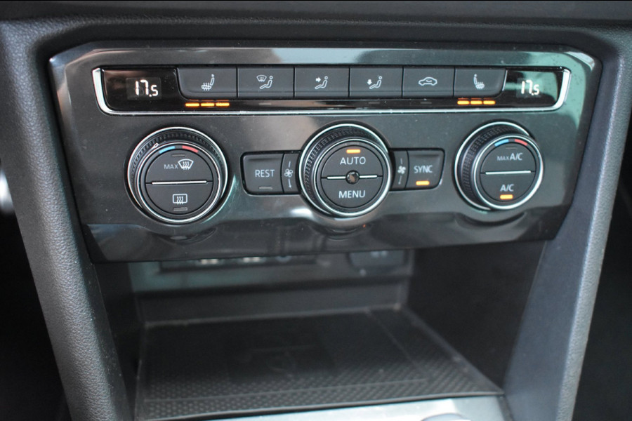 Volkswagen Tiguan 1.5 TSI ACT R-Line | TREKHAAK | CAMERA | STOELVERWARMING | NAP | PANORAMADAK