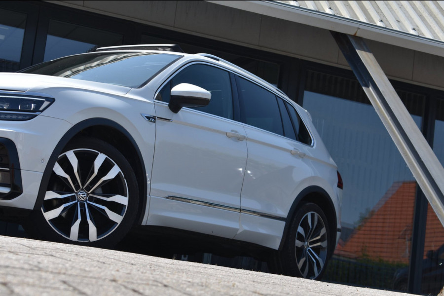 Volkswagen Tiguan 1.5 TSI ACT R-Line | TREKHAAK | CAMERA | STOELVERWARMING | NAP | PANORAMADAK