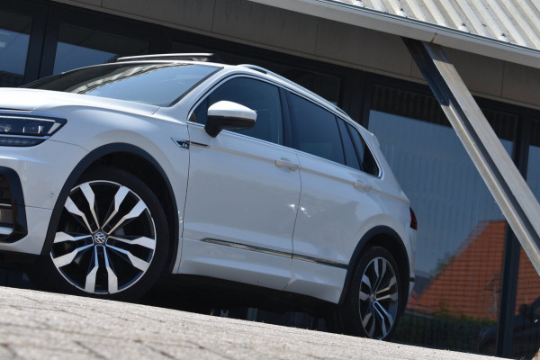 Volkswagen Tiguan 1.5 TSI ACT R-Line | TREKHAAK | CAMERA | STOELVERWARMING | NAP | PANORAMADAK