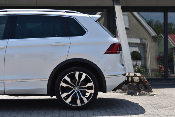 Volkswagen Tiguan 1.5 TSI ACT R-Line | TREKHAAK | CAMERA | STOELVERWARMING | NAP | PANORAMADAK