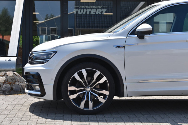 Volkswagen Tiguan 1.5 TSI ACT R-Line | TREKHAAK | CAMERA | STOELVERWARMING | NAP | PANORAMADAK