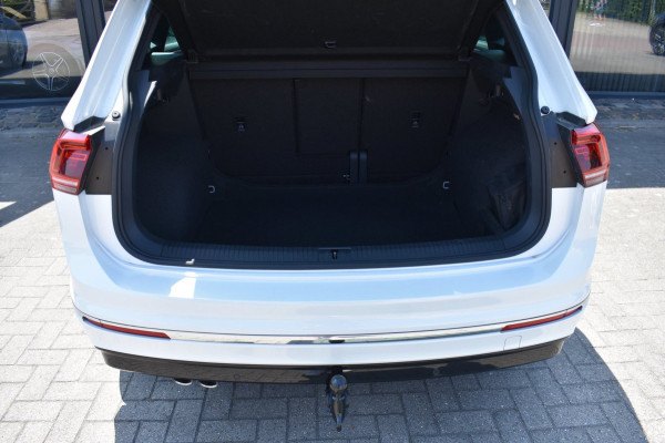Volkswagen Tiguan 1.5 TSI ACT R-Line | TREKHAAK | CAMERA | STOELVERWARMING | NAP | PANORAMADAK