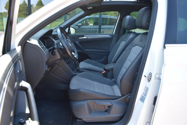 Volkswagen Tiguan 1.5 TSI ACT R-Line | TREKHAAK | CAMERA | STOELVERWARMING | NAP | PANORAMADAK