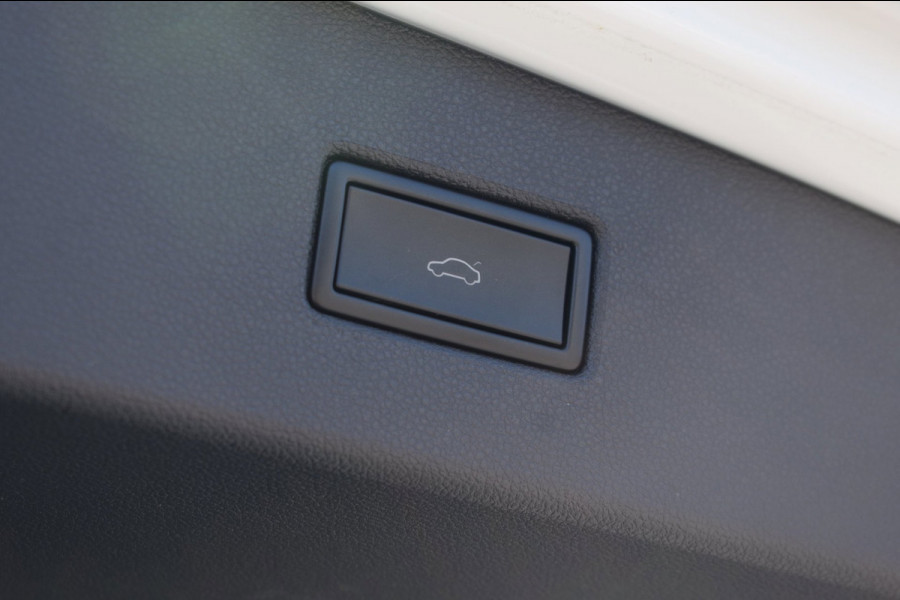 Volkswagen Tiguan 1.5 TSI ACT R-Line | TREKHAAK | CAMERA | STOELVERWARMING | NAP | PANORAMADAK