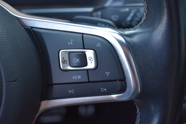 Volkswagen Tiguan 1.5 TSI ACT R-Line | TREKHAAK | CAMERA | STOELVERWARMING | NAP | PANORAMADAK