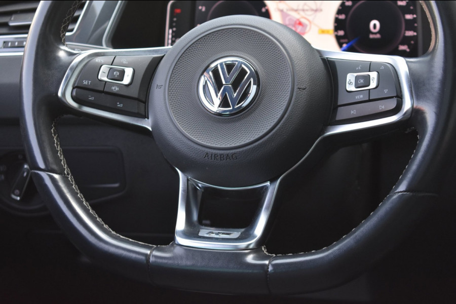 Volkswagen Tiguan 1.5 TSI ACT R-Line | TREKHAAK | CAMERA | STOELVERWARMING | NAP | PANORAMADAK