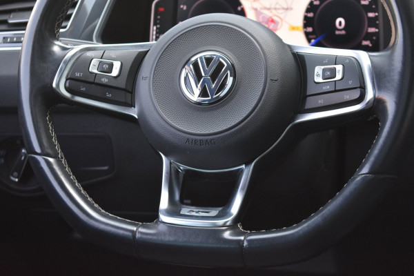 Volkswagen Tiguan 1.5 TSI ACT R-Line | TREKHAAK | CAMERA | STOELVERWARMING | NAP | PANORAMADAK