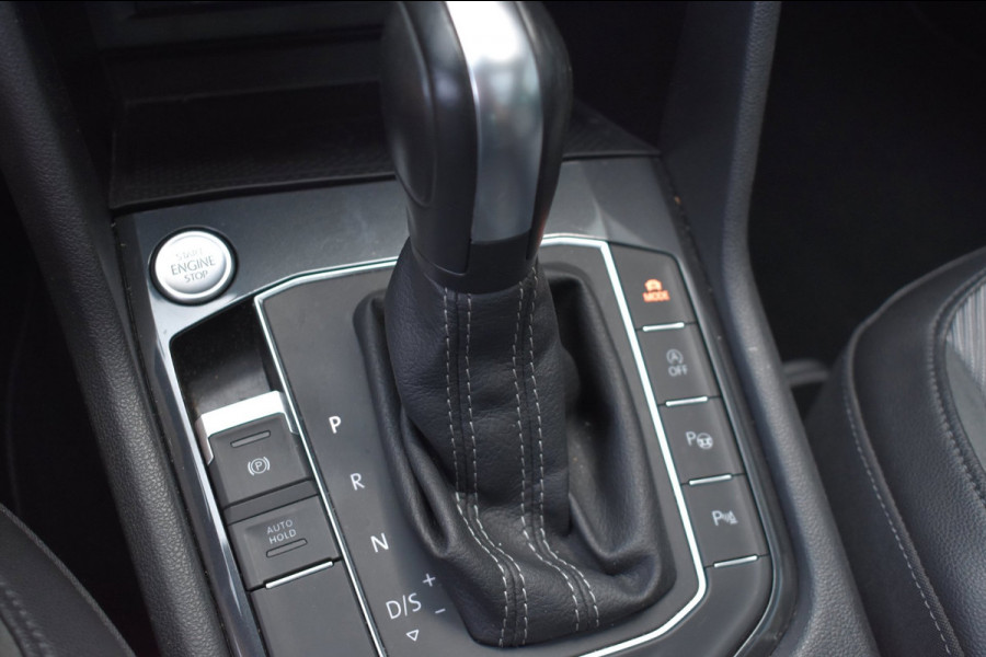 Volkswagen Tiguan 1.5 TSI ACT R-Line | TREKHAAK | CAMERA | STOELVERWARMING | NAP | PANORAMADAK