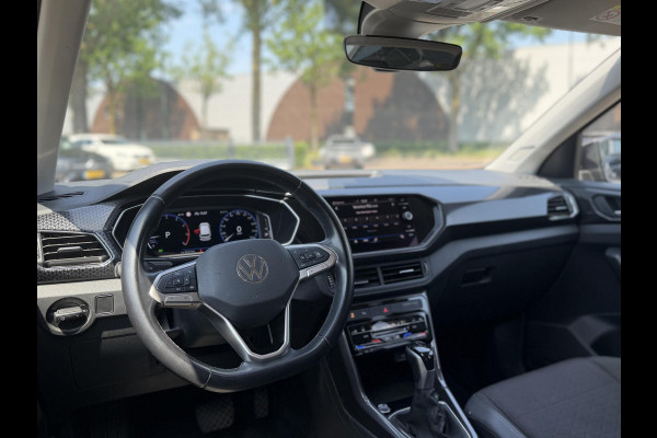 Volkswagen T-Cross 1.0 TSI R-Line AUTOMAAT | CAMERA | FULL LED | KEYLESS START & GO | ADAPTIEVE CRUISE CONTROL | DIGITAL DASHBOARD | DODEHOEKDETECTIE | DIRECT LEVERBAAR MET 12 MND BOVAG GARANTIE |