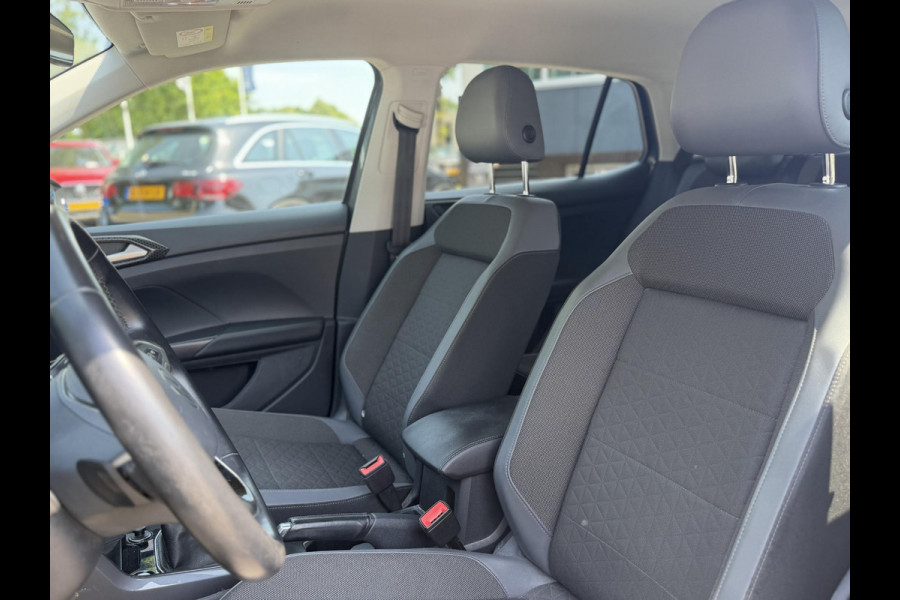 Volkswagen T-Cross 1.0 TSI R-Line AUTOMAAT | CAMERA | FULL LED | KEYLESS START & GO | ADAPTIEVE CRUISE CONTROL | DIGITAL DASHBOARD | DODEHOEKDETECTIE | DIRECT LEVERBAAR MET 12 MND BOVAG GARANTIE |