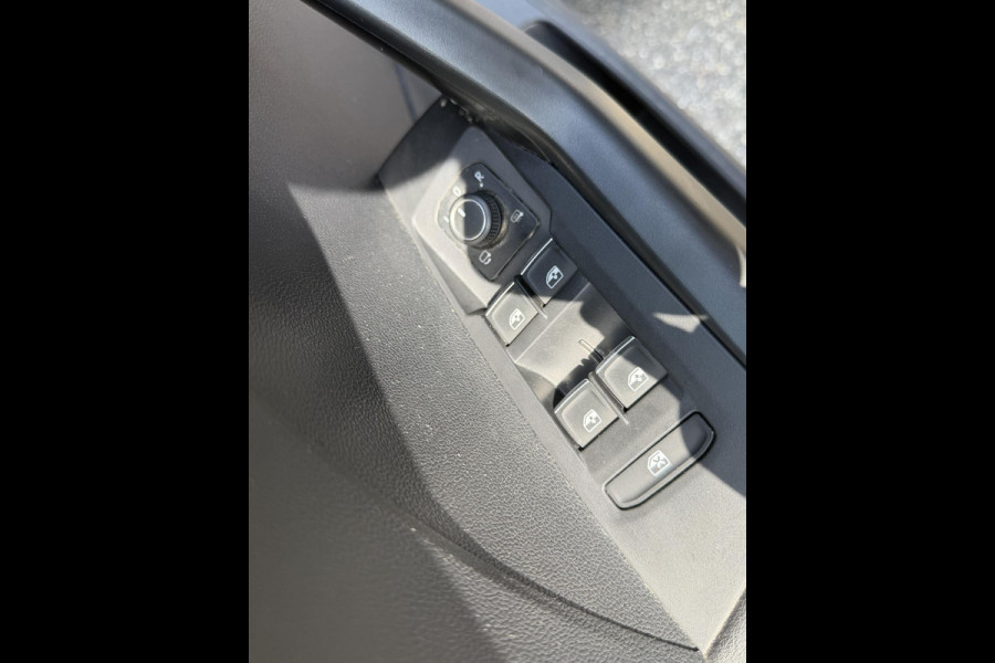 Volkswagen T-Cross 1.0 TSI R-Line AUTOMAAT | CAMERA | FULL LED | KEYLESS START & GO | ADAPTIEVE CRUISE CONTROL | DIGITAL DASHBOARD | DODEHOEKDETECTIE | DIRECT LEVERBAAR MET 12 MND BOVAG GARANTIE |