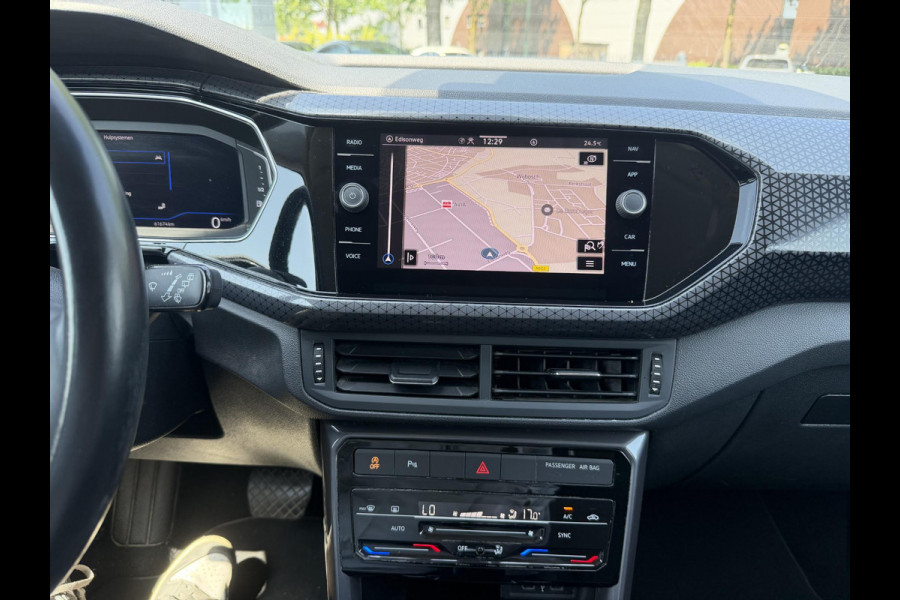 Volkswagen T-Cross 1.0 TSI R-Line AUTOMAAT | CAMERA | FULL LED | KEYLESS START & GO | ADAPTIEVE CRUISE CONTROL | DIGITAL DASHBOARD | DODEHOEKDETECTIE | DIRECT LEVERBAAR MET 12 MND BOVAG GARANTIE |