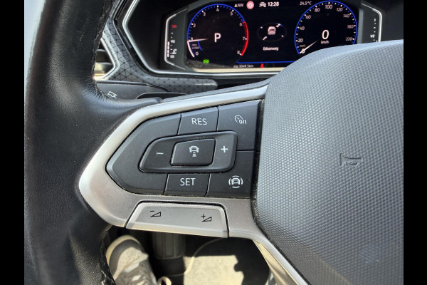 Volkswagen T-Cross 1.0 TSI R-Line AUTOMAAT | CAMERA | FULL LED | KEYLESS START & GO | ADAPTIEVE CRUISE CONTROL | DIGITAL DASHBOARD | DODEHOEKDETECTIE | DIRECT LEVERBAAR MET 12 MND BOVAG GARANTIE |