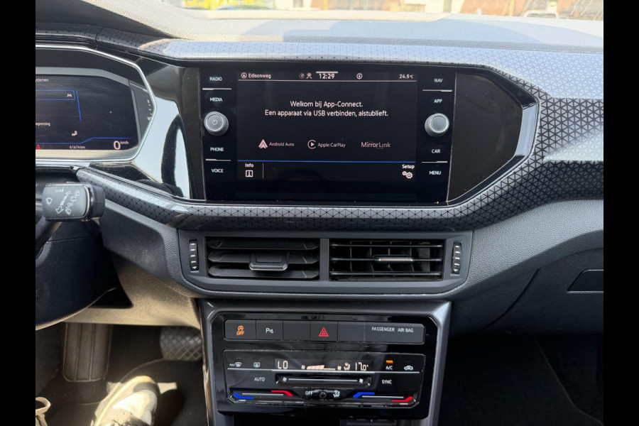 Volkswagen T-Cross 1.0 TSI R-Line AUTOMAAT | CAMERA | FULL LED | KEYLESS START & GO | ADAPTIEVE CRUISE CONTROL | DIGITAL DASHBOARD | DODEHOEKDETECTIE | DIRECT LEVERBAAR MET 12 MND BOVAG GARANTIE |