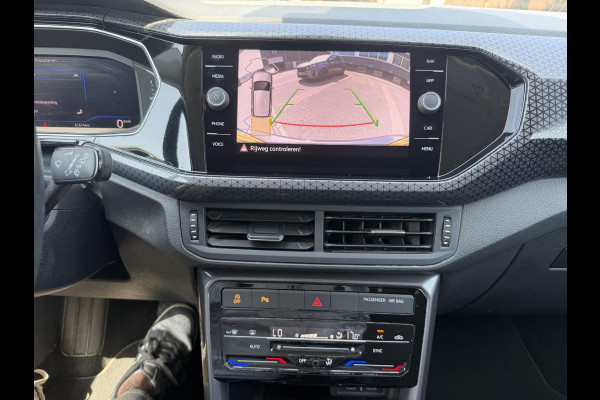 Volkswagen T-Cross 1.0 TSI R-Line AUTOMAAT | CAMERA | FULL LED | KEYLESS START & GO | ADAPTIEVE CRUISE CONTROL | DIGITAL DASHBOARD | DODEHOEKDETECTIE | DIRECT LEVERBAAR MET 12 MND BOVAG GARANTIE |