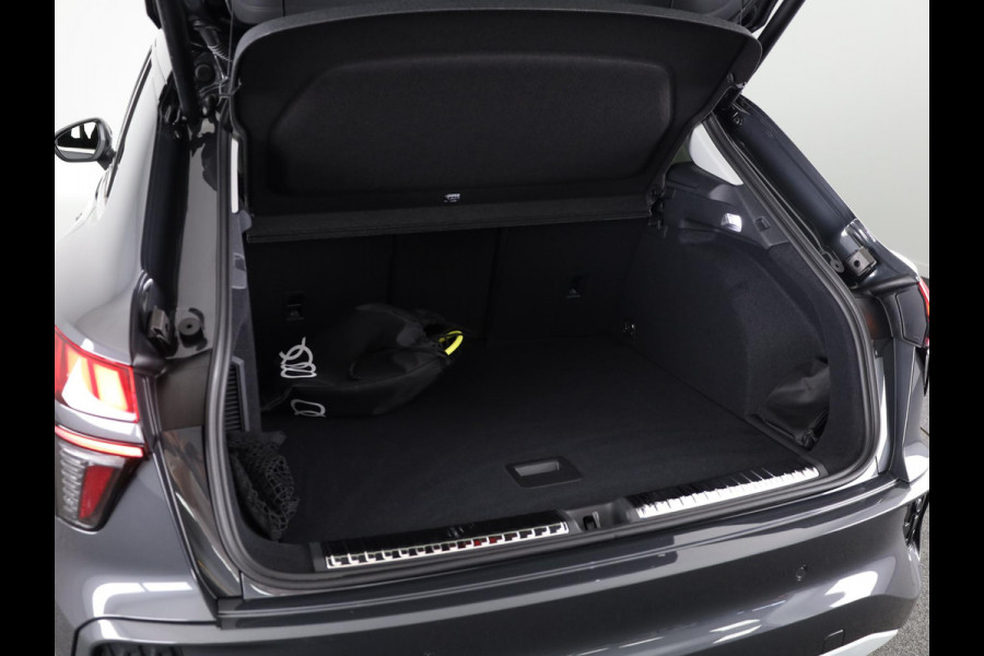 Audi Q3 Advanced edition e-hybrid 272 pk | Techniekpakket plus | Ambiente lichtpakket | Privacy glas | Functioneel pakket |