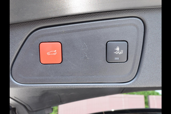 Peugeot 3008 1.6 HYbrid 225 GT Pack Business | ELEKTRISCH GLAZEN PANORAMADAK | CAMERA MET SENSOREN | NAVI & CARPLAY |