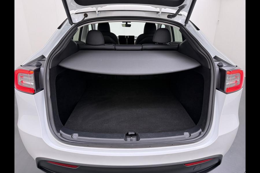 Tesla Model Y Long Range AWD 75kWh SOH 94% Warmtepomp AI-Computer Traffic Aware Adap.Cruise Leder Panoramadak Navi Ecc Camera Stoel+Stuurverwa Privacy Glas Lmv Elek.Achterklep Led Elek.Stoelen+Memory 4WD Fabrieksgarantie tot 15-02-2027 - Garantie op de Accu+Motor tot 15-2-2031/192.000km