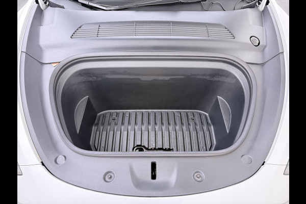 Tesla Model Y Long Range AWD 75kWh SOH 94% Warmtepomp AI-Computer Traffic Aware Adap.Cruise Leder Panoramadak Navi Ecc Camera Stoel+Stuurverwa Privacy Glas Lmv Elek.Achterklep Led Elek.Stoelen+Memory 4WD Fabrieksgarantie tot 15-02-2027 - Garantie op de Accu+Motor tot 15-2-2031/192.000km