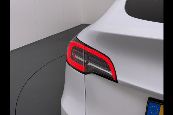 Tesla Model Y Long Range AWD 75kWh SOH 94% Warmtepomp AI-Computer Traffic Aware Adap.Cruise Leder Panoramadak Navi Ecc Camera Stoel+Stuurverwa Privacy Glas Lmv Elek.Achterklep Led Elek.Stoelen+Memory 4WD Fabrieksgarantie tot 15-02-2027 - Garantie op de Accu+Motor tot 15-2-2031/192.000km