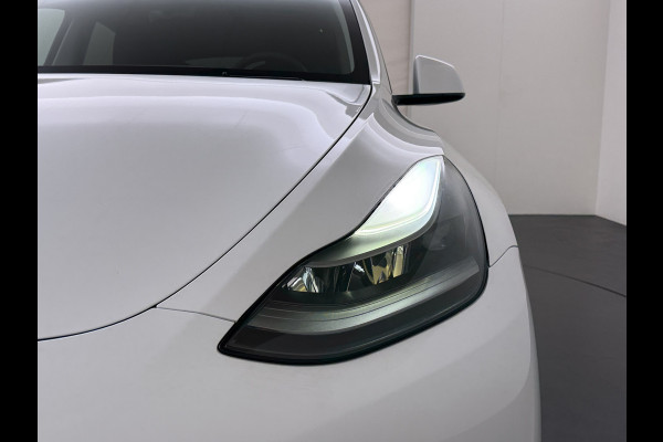 Tesla Model Y Long Range AWD 75kWh SOH 94% Warmtepomp AI-Computer Traffic Aware Adap.Cruise Leder Panoramadak Navi Ecc Camera Stoel+Stuurverwa Privacy Glas Lmv Elek.Achterklep Led Elek.Stoelen+Memory 4WD Fabrieksgarantie tot 15-02-2027 - Garantie op de Accu+Motor tot 15-2-2031/192.000km