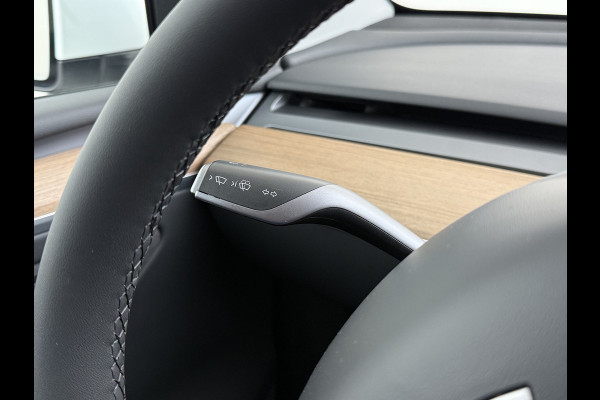 Tesla Model Y Long Range AWD 75kWh SOH 94% Warmtepomp AI-Computer Traffic Aware Adap.Cruise Leder Panoramadak Navi Ecc Camera Stoel+Stuurverwa Privacy Glas Lmv Elek.Achterklep Led Elek.Stoelen+Memory 4WD Fabrieksgarantie tot 15-02-2027 - Garantie op de Accu+Motor tot 15-2-2031/192.000km