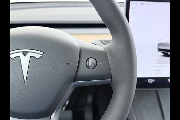 Tesla Model Y Long Range AWD 75kWh SOH 94% Warmtepomp AI-Computer Traffic Aware Adap.Cruise Leder Panoramadak Navi Ecc Camera Stoel+Stuurverwa Privacy Glas Lmv Elek.Achterklep Led Elek.Stoelen+Memory 4WD Fabrieksgarantie tot 15-02-2027 - Garantie op de Accu+Motor tot 15-2-2031/192.000km