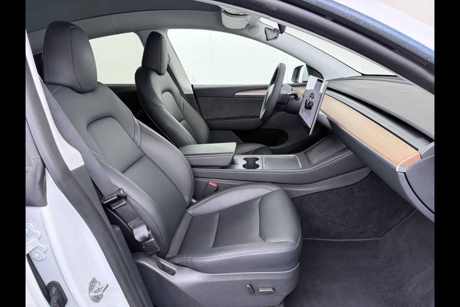 Tesla Model Y Long Range AWD 75kWh SOH 94% Warmtepomp AI-Computer Traffic Aware Adap.Cruise Leder Panoramadak Navi Ecc Camera Stoel+Stuurverwa Privacy Glas Lmv Elek.Achterklep Led Elek.Stoelen+Memory 4WD Fabrieksgarantie tot 15-02-2027 - Garantie op de Accu+Motor tot 15-2-2031/192.000km