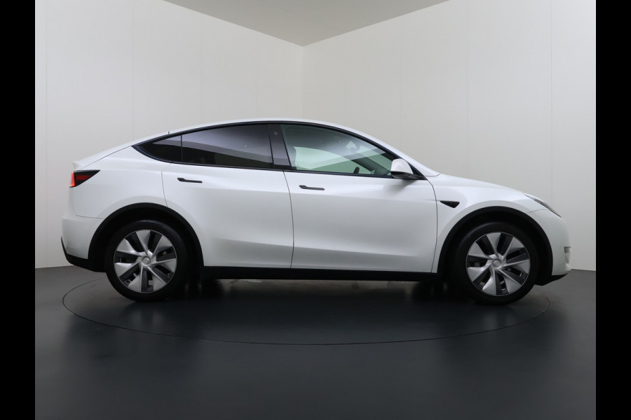 Tesla Model Y Long Range AWD 75kWh SOH 94% Warmtepomp AI-Computer Traffic Aware Adap.Cruise Leder Panoramadak Navi Ecc Camera Stoel+Stuurverwa Privacy Glas Lmv Elek.Achterklep Led Elek.Stoelen+Memory 4WD Fabrieksgarantie tot 15-02-2027 - Garantie op de Accu+Motor tot 15-2-2031/192.000km