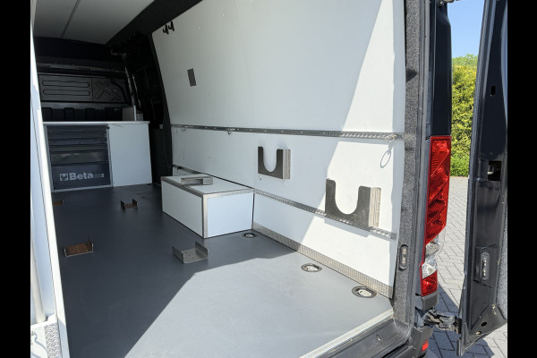 Iveco Daily 35C21 3.0 210 PK AUTOMAAT L3H2 N1 / MOTORSPORT INRICHTING / LUIFEL / LUCHTCOMPRESSOR / DUBBEL LUCHT / 3-ZITS