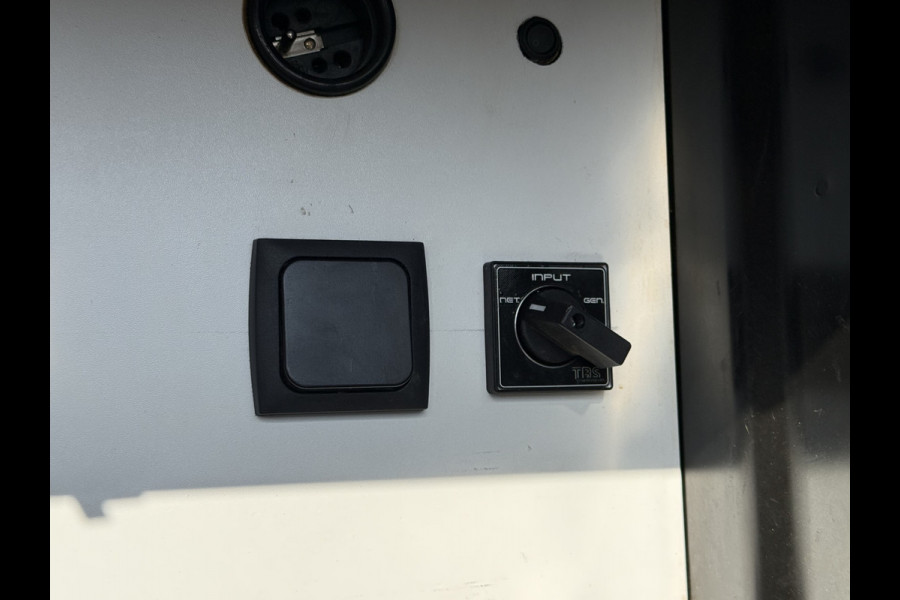 Iveco Daily 35C21 3.0 210 PK AUTOMAAT L3H2 N1 / MOTORSPORT INRICHTING / LUIFEL / LUCHTCOMPRESSOR / DUBBEL LUCHT / 3-ZITS