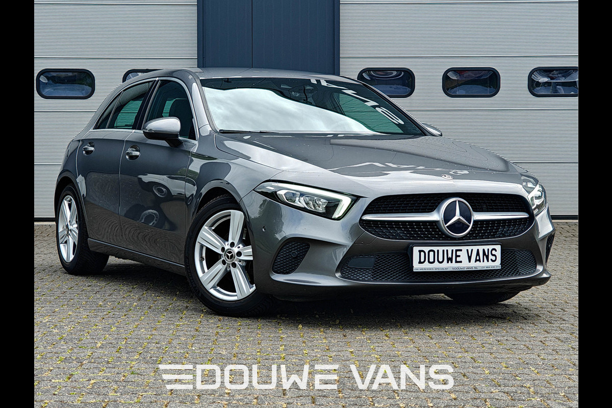 Mercedes-Benz A-Klasse 180 Automaat AmbienteVerli. Led MBUX Trekhaak BTW auto. 1ste eigenaar. Dealer onderhouden.