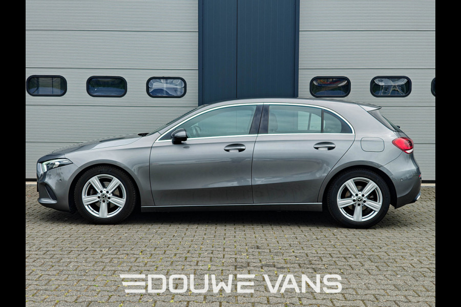 Mercedes-Benz A-Klasse 180 Automaat AmbienteVerli. Led MBUX Trekhaak BTW auto. 1ste eigenaar. Dealer onderhouden.