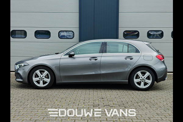 Mercedes-Benz A-Klasse 180 Automaat AmbienteVerli. Led MBUX Trekhaak BTW auto. 1ste eigenaar. Dealer onderhouden.