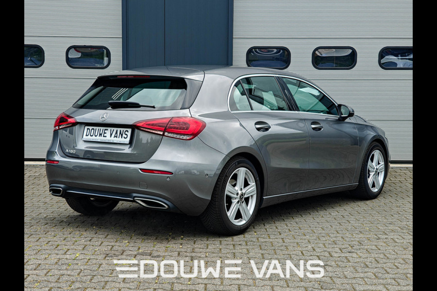 Mercedes-Benz A-Klasse 180 Automaat AmbienteVerli. Led MBUX Trekhaak BTW auto. 1ste eigenaar. Dealer onderhouden.