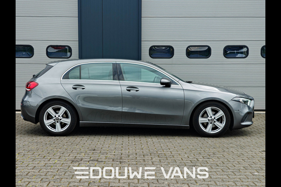Mercedes-Benz A-Klasse 180 Automaat AmbienteVerli. Led MBUX Trekhaak BTW auto. 1ste eigenaar. Dealer onderhouden.